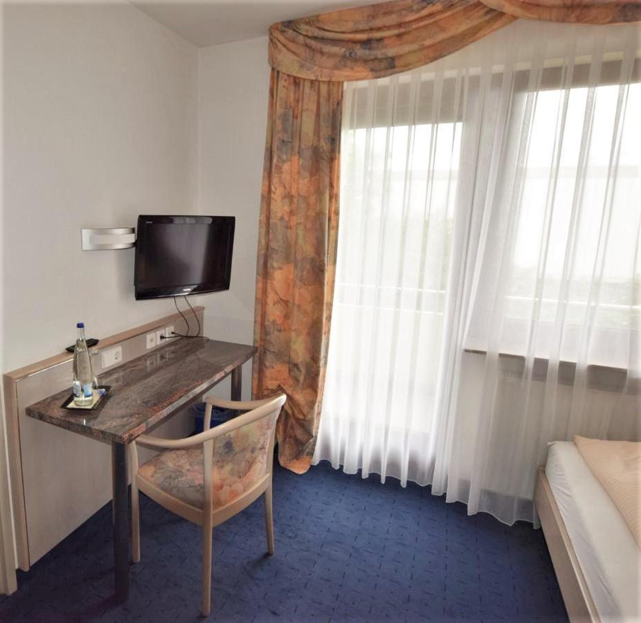Hotel Alena - Kontaktlos Check-In Filderstadt Esterno foto