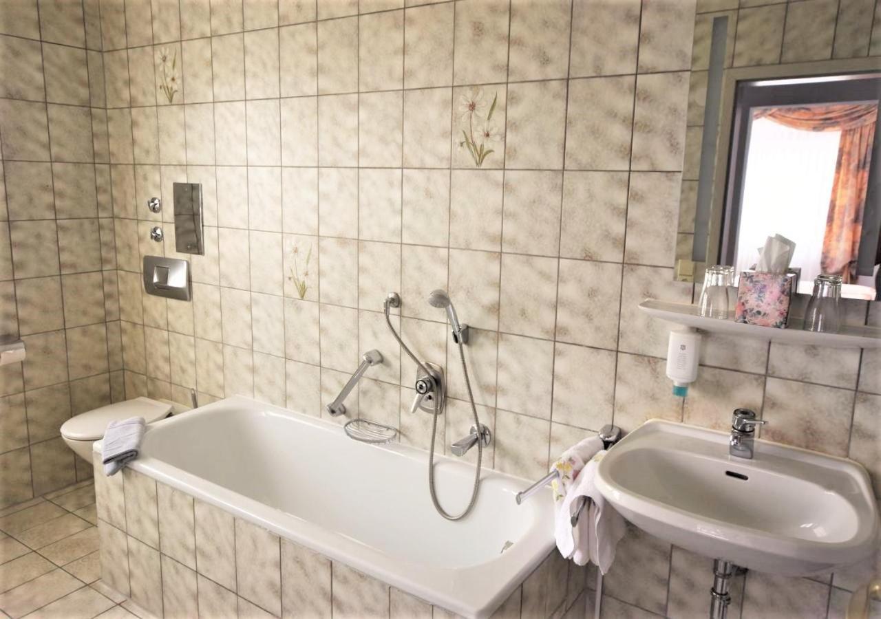 Hotel Alena - Kontaktlos Check-In Filderstadt Esterno foto