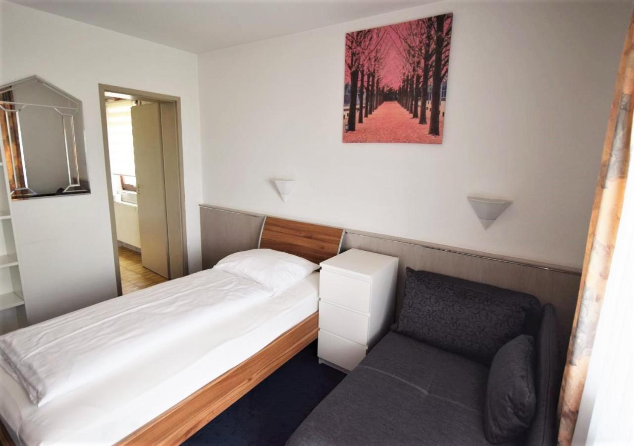 Hotel Alena - Kontaktlos Check-In Filderstadt Esterno foto