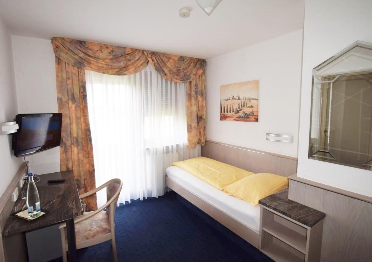 Hotel Alena - Kontaktlos Check-In Filderstadt Esterno foto